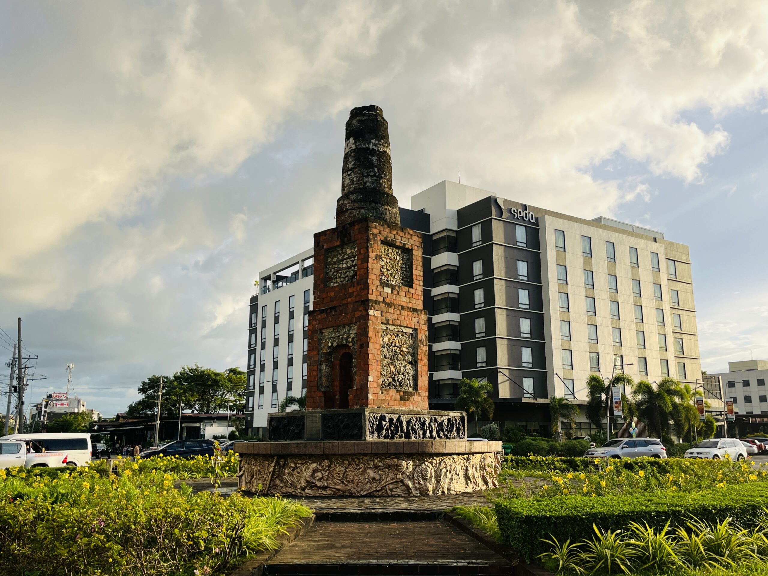 ed-defensor-pison-monument