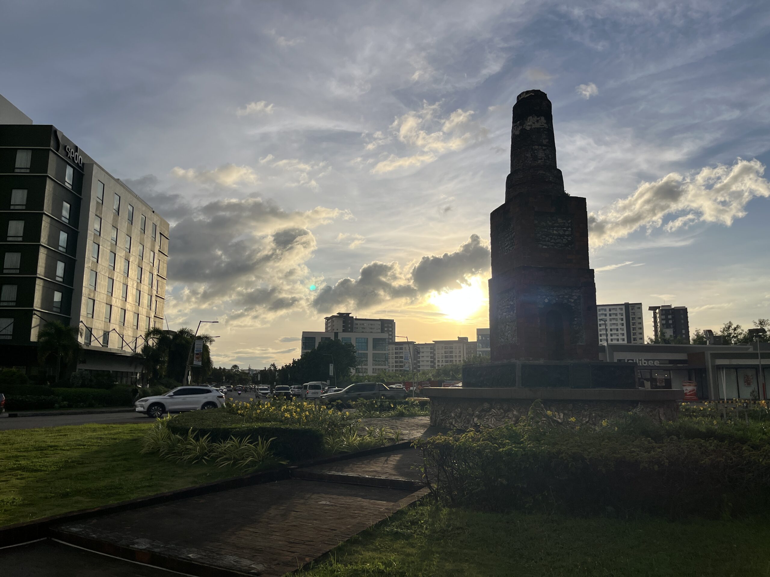 ed-defensor-pison-monument