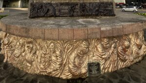 ed-defensor-pison-monument