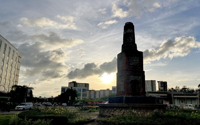 ed-defensor-pison-monument